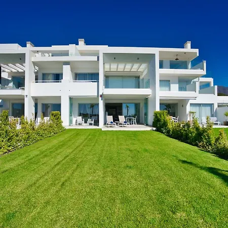 Crystal Lagoon Retreat Apartment Estepona