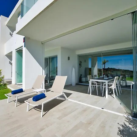 Crystal Lagoon Retreat Lejlighed